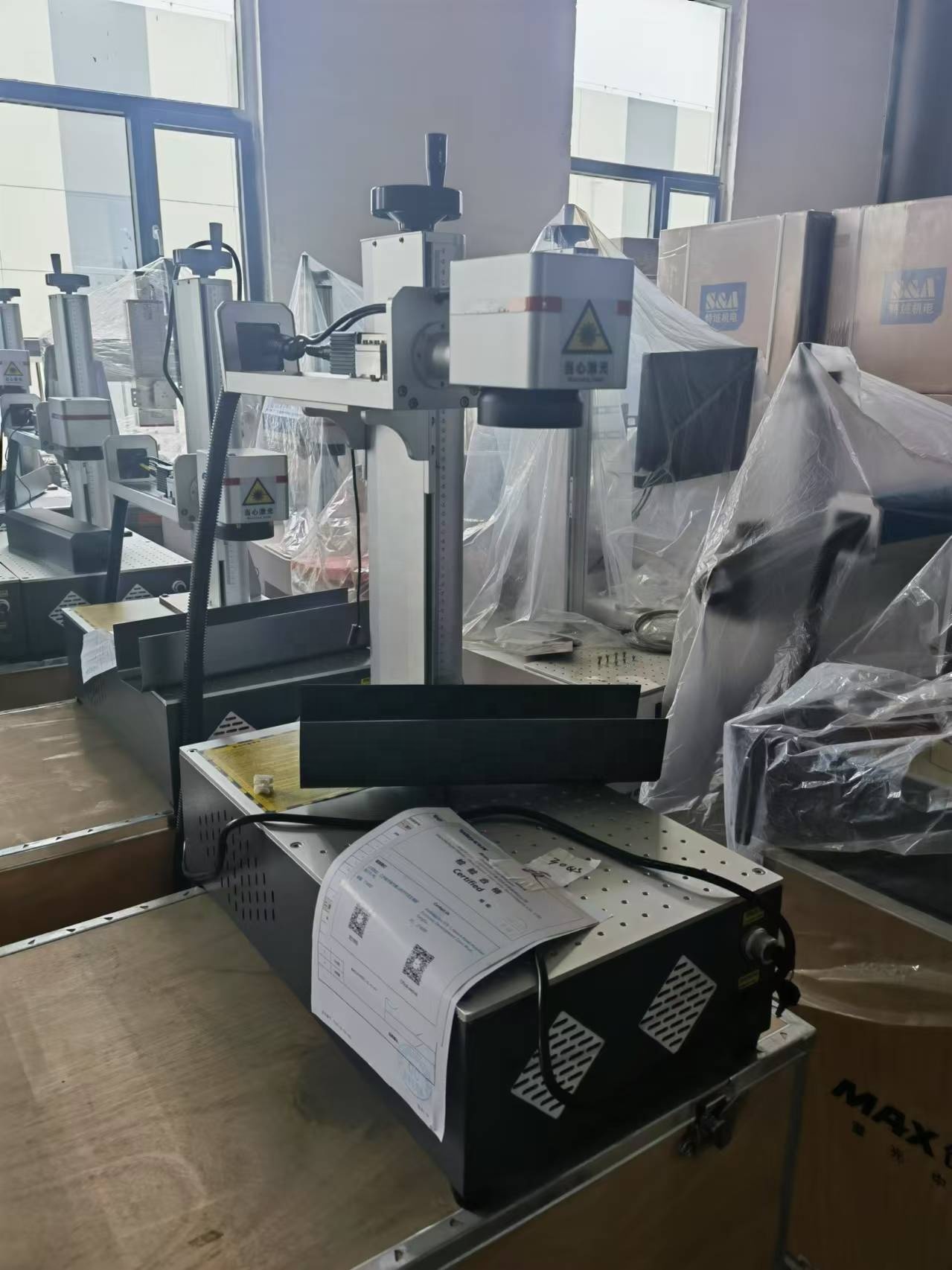 เครื่องแกะสลักไฟเบอร์เลเซอร์แบ - Industrial Laser Engraver For Metal บทวิจารณ์และราคา